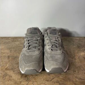 New Balance 696 Suede Sneakers Size 6.5
(WL696WPG)